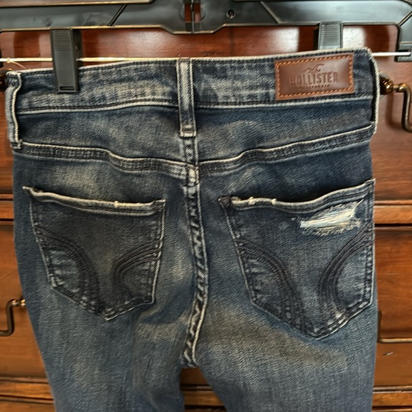 Hollister jeans. Size 23 waist 24 length. EUC - Picture 6 of 6